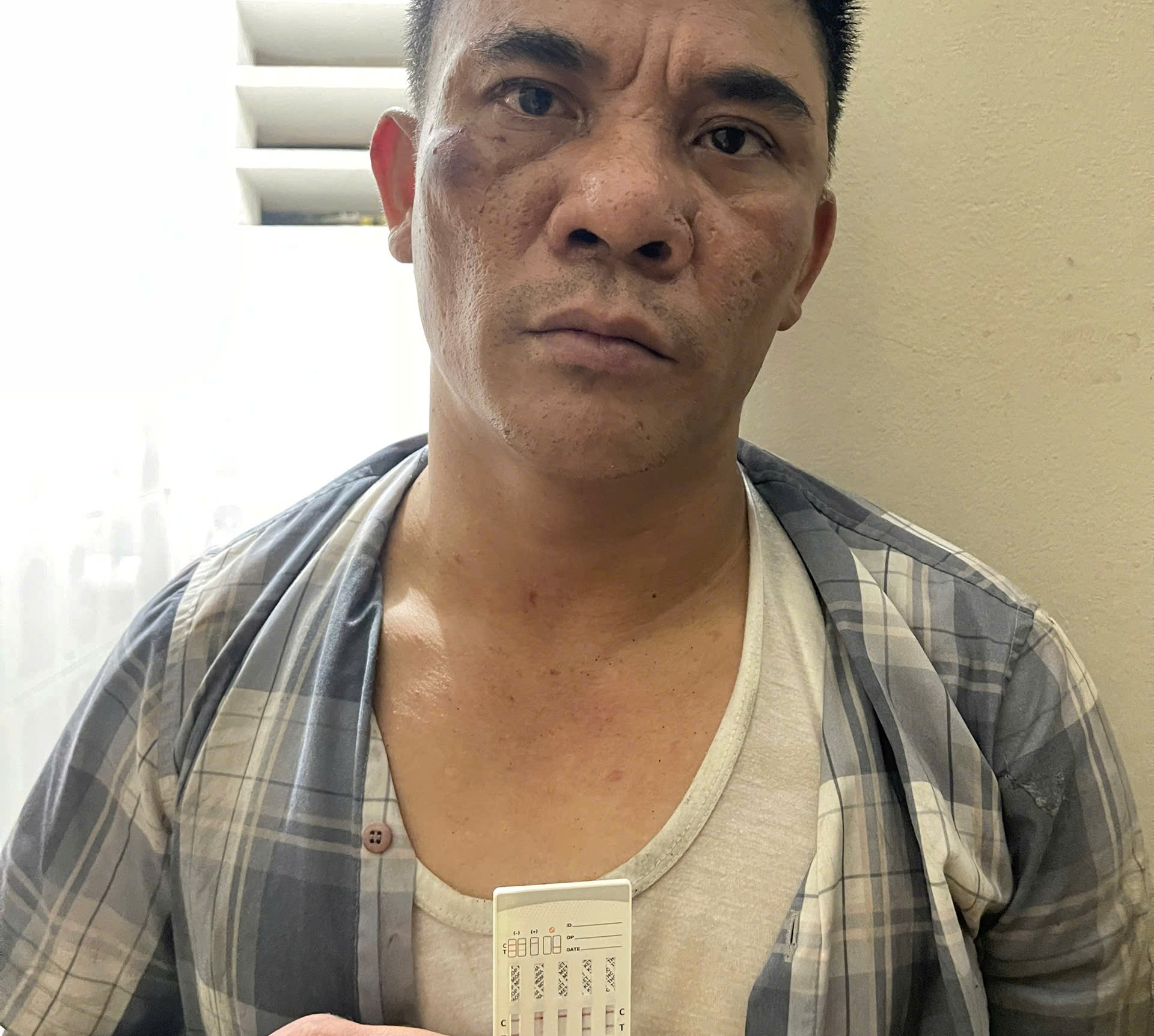 Công an phường Thành Đông: Bắt quả tang đối tượng tàng trữ trái phép ma túy đá